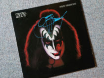 KISS – Gene Simmons Solo Album signiert