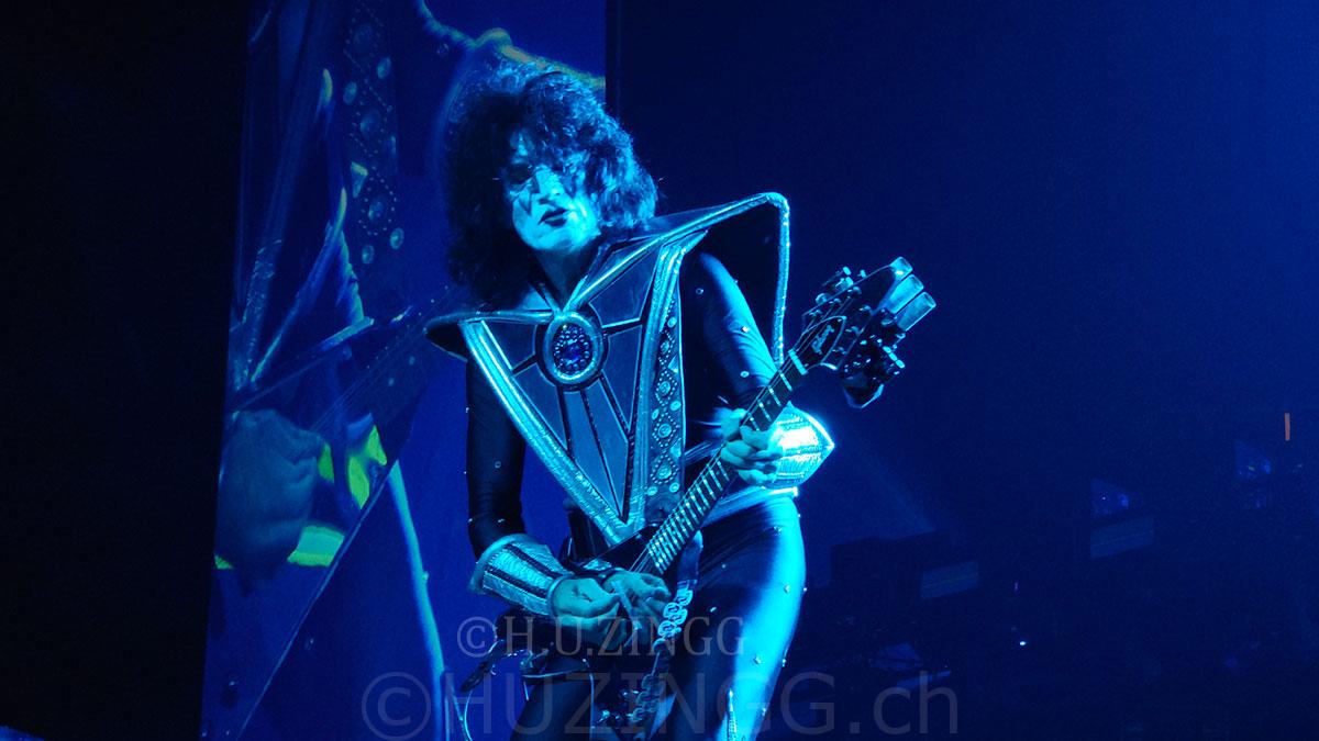 Happy Birthday Tommy Thayer